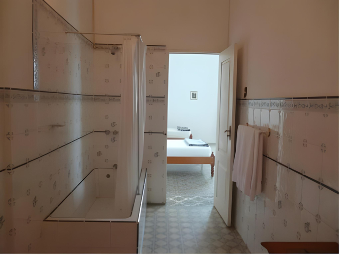 Bathroom 2, Casa Morey, Maynas