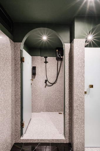 Bathroom 19