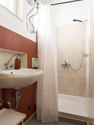 Bathroom 2, Endretro Apartments, Siófok