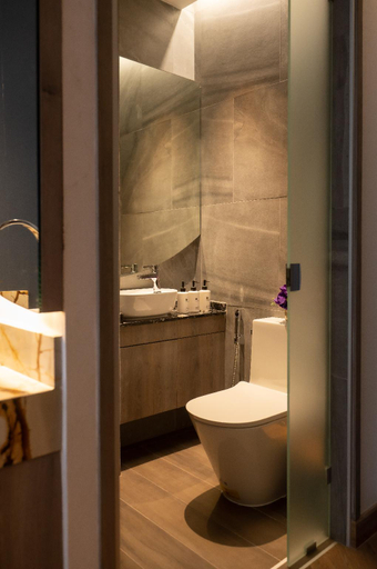 Bathroom 13