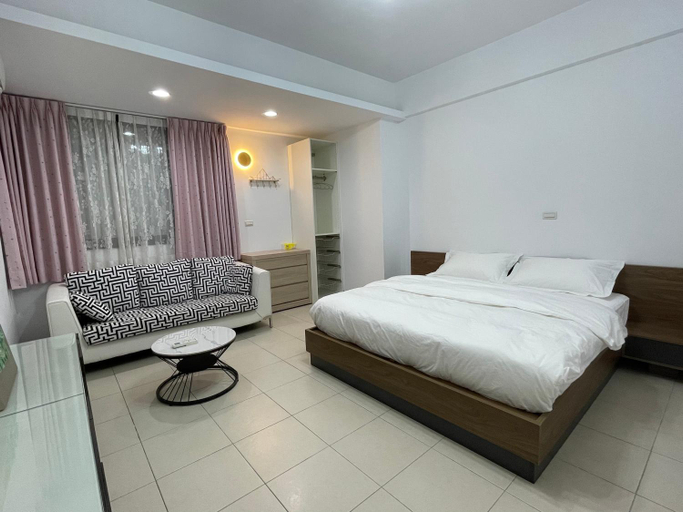 Bedroom 13