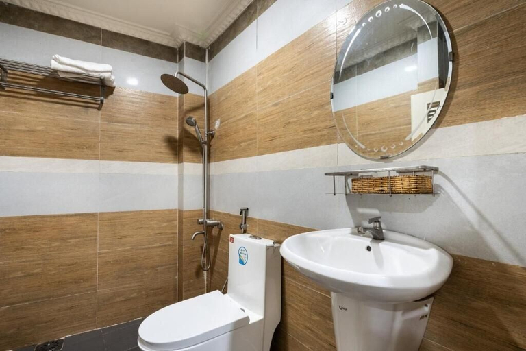 Bathroom 5, Khach san Minh Thu, Tân Bình