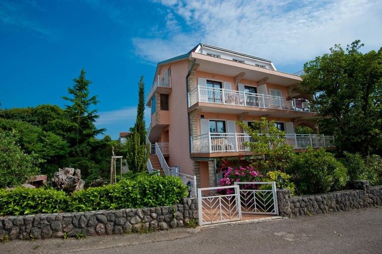 Others 3, Apartments and Rooms Njivice, Njivice