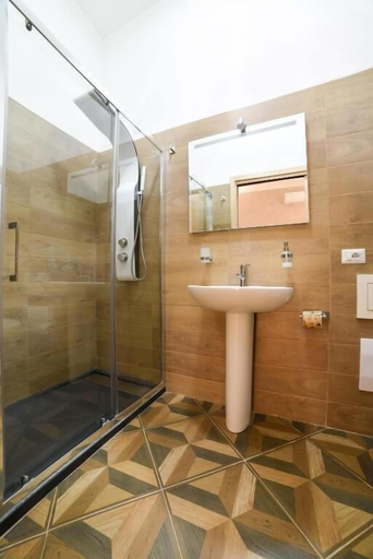 Bathroom 5, AL CONSOLE DEPANDANCE, Bari