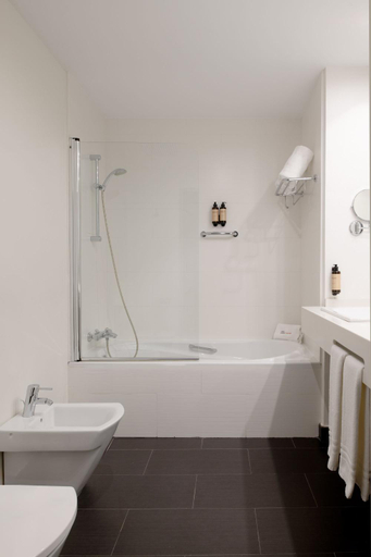 Bathroom 5, Hotel Infanta Leonor, Sevilla