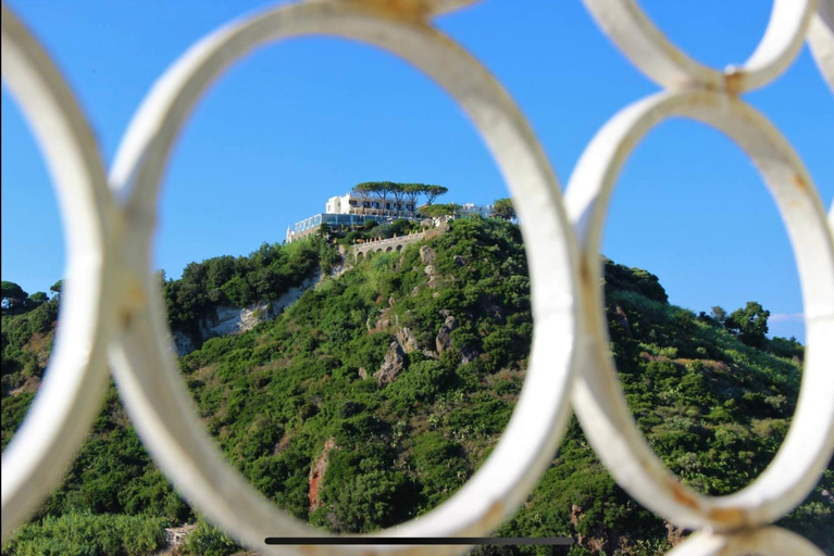 3, Villa Izzo, Napoli