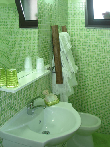 Bathroom 2, Etma, Catania