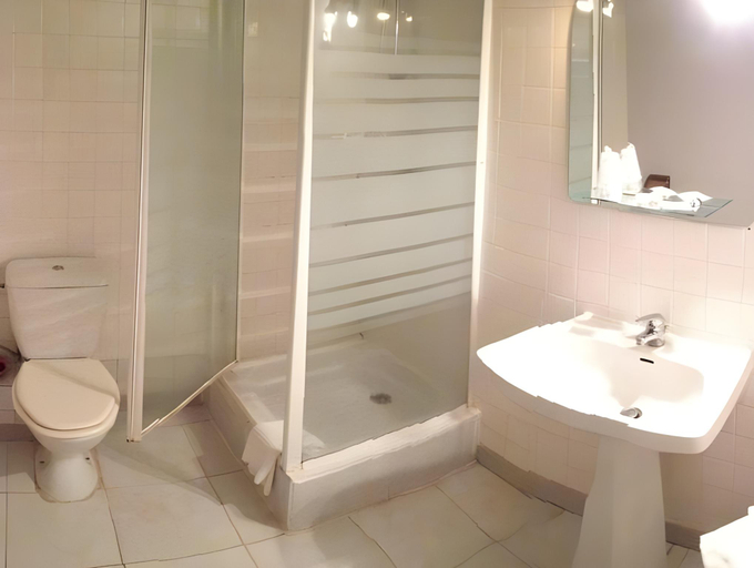 Bathroom 3, Hotel Restaurant La Calade, Hérault