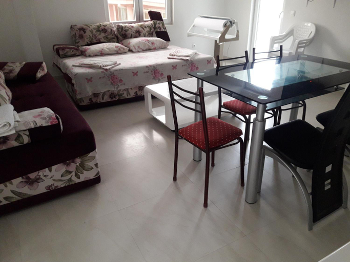 Others 5, Apartment Perutovic