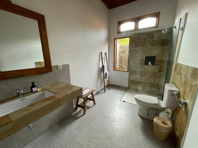 Bathroom 10