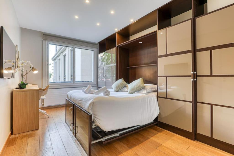 Bedroom 2, Montaigne Executive Suite, Paris