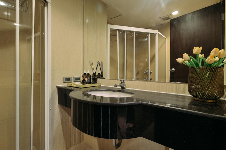 Bathroom 27