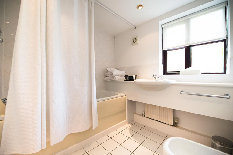 Bathroom 4, The Groes Inn, Conwy
