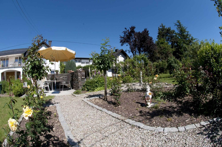 Others 2, Weingut Fries, Bernkastel-Wittlich