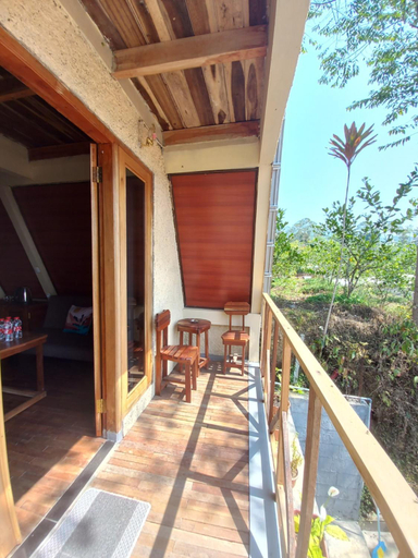 Exterior & Views 8