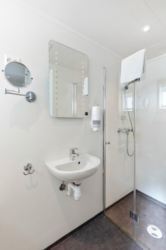 Bathroom 2, Krøgeneslaven Microtel, Arendal