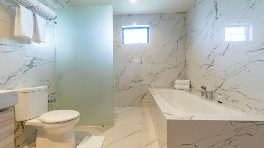 Bathroom 16