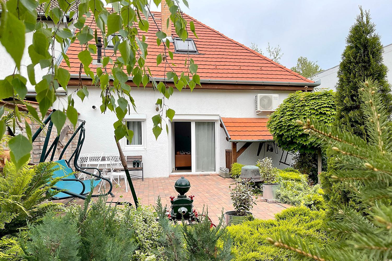 Exterior & Views 1, Full 2BDR Garden House near to Downtown Metro Free Parking, Budapesti