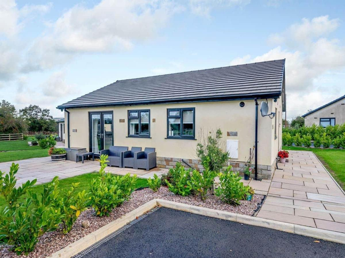 Exterior & Views, Mya Cottage, Lancashire