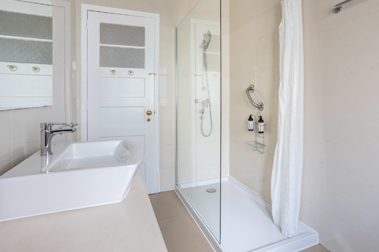 Bathroom 3, Casa da Avenida III, Lisbon