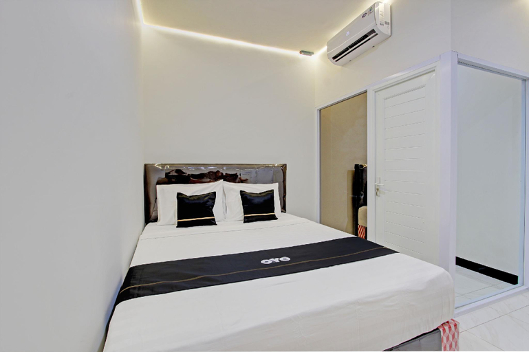 Bedroom 3, Capital O 92972 Gaharu Hotel, Demak