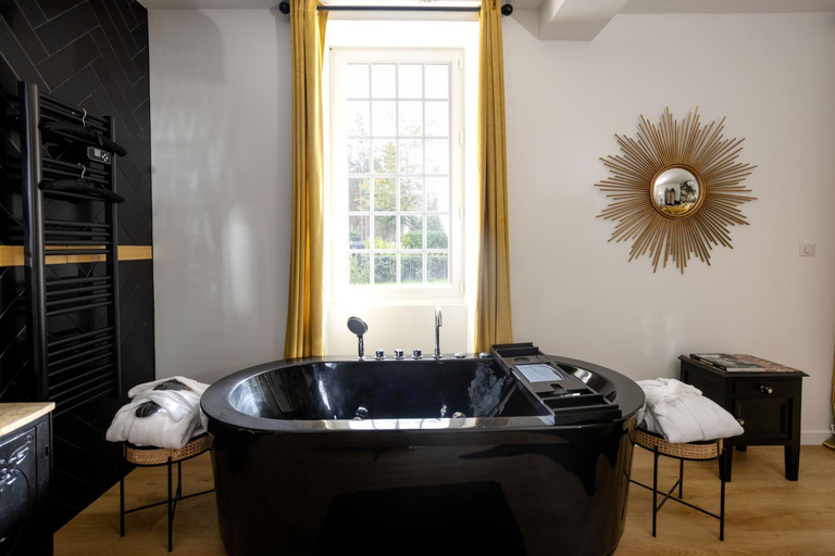 Bathroom 4, L ost in Sensations - Hebergements insolites et suites de luxe spa sauna piscine foret, Gironde