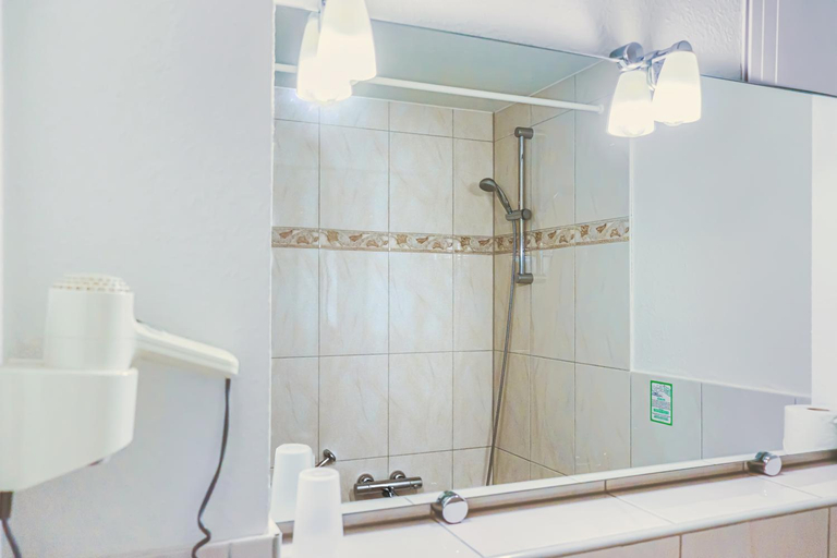 Bathroom 5, Hotel Muenkel, Region Hannover