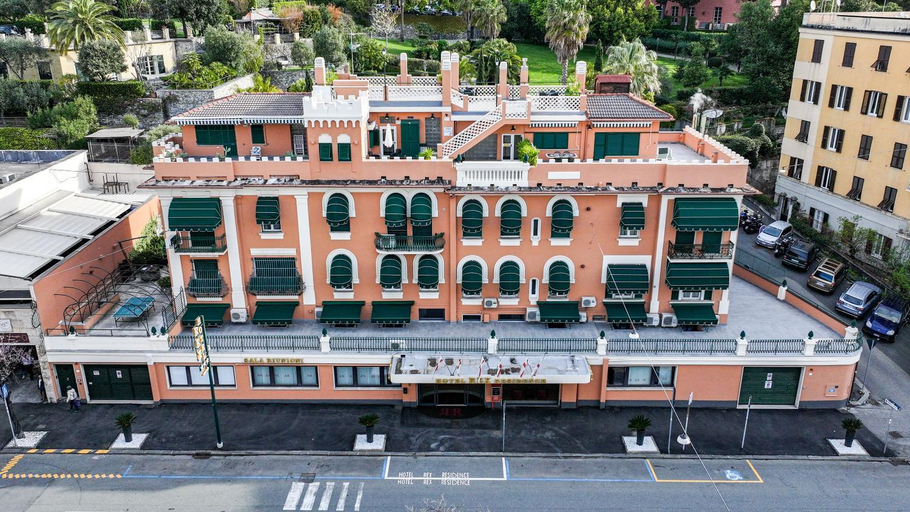Exterior & Views 15