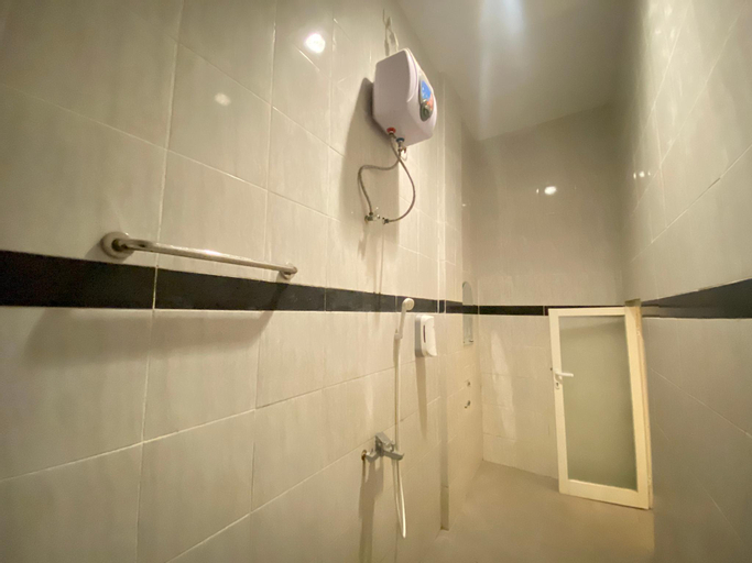 Bathroom 12
