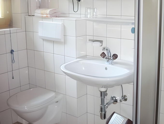 Bathroom 2, Forsthaus Falkner, Imst