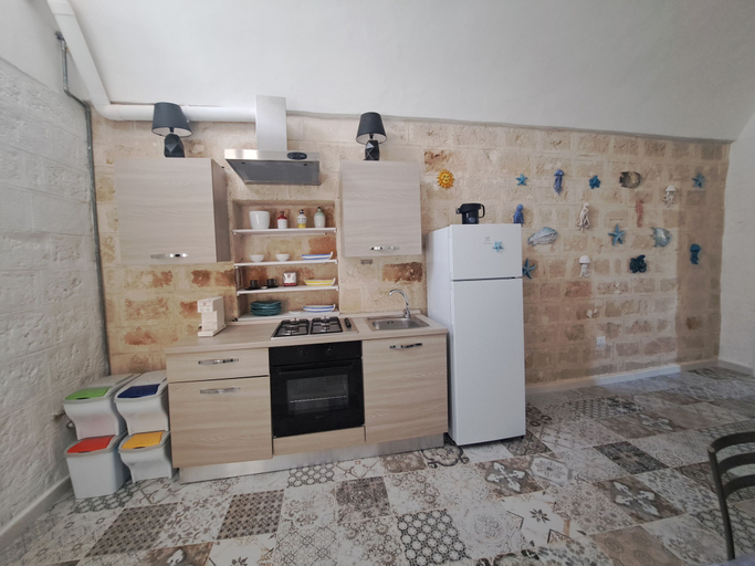 Others 5, AL CONSOLE LE DIMORE, Bari