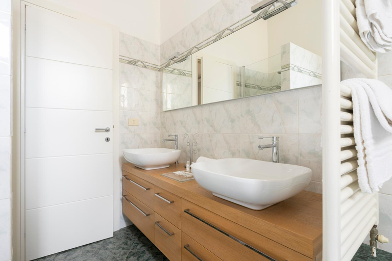 Bathroom 3, San Benedetto Apartment, Florence