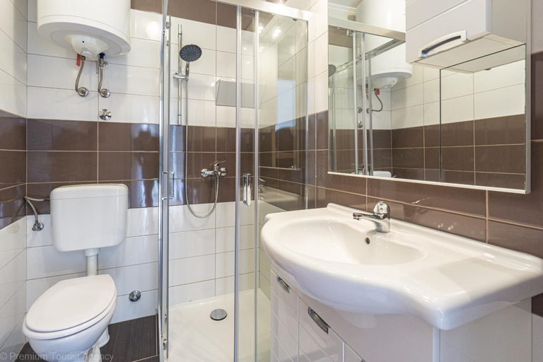Bathroom 2, Katarina 2, Novalja