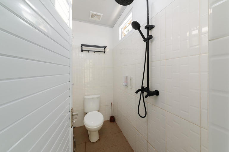 Bathroom 11