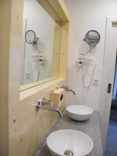 Bathroom 4, Spa Hotel Garni Lowenstein, Tachov
