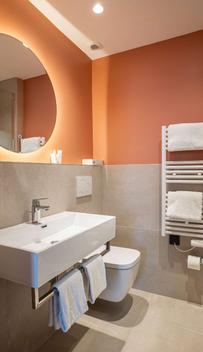 Bathroom 7