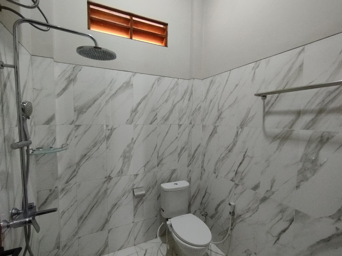 Bathroom 7