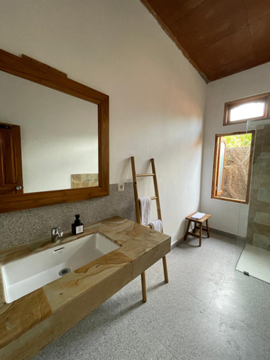 Bathroom 20