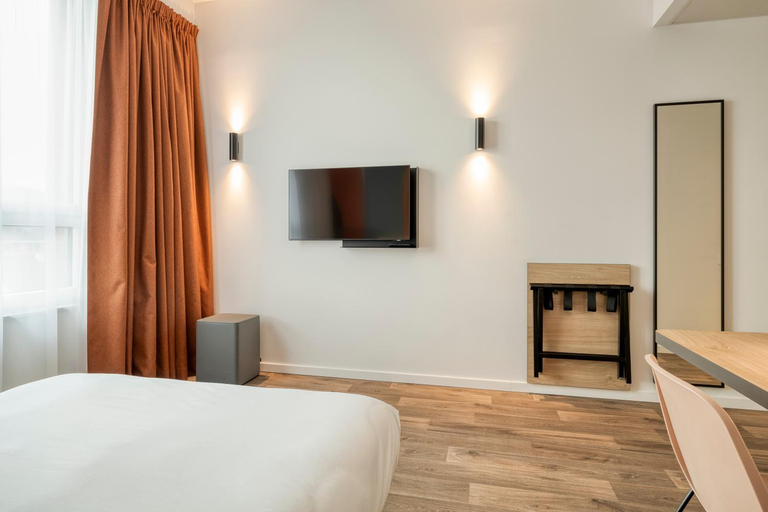 Bedroom 25