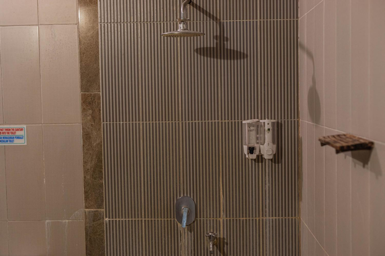 Bathroom 28