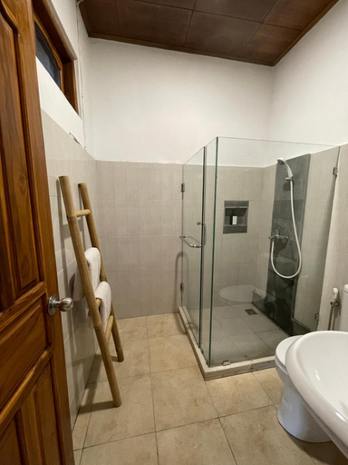 Bathroom 22