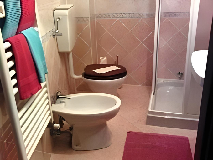 Bathroom 2, Dimora San Sebastiano, Cuneo