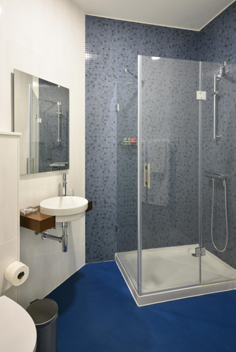 Bathroom 10