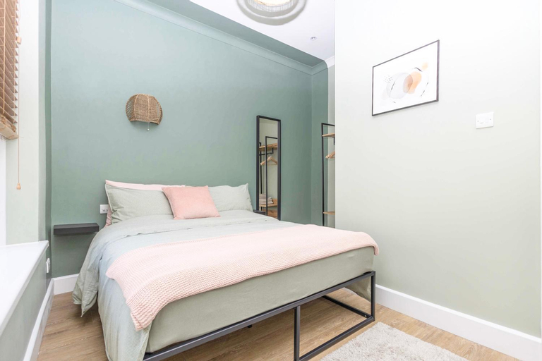 Verulum Apartments - by Coastline Retreats - Beautifully Designed Luxury Town Centre Apartments - 5 , Bournemouth