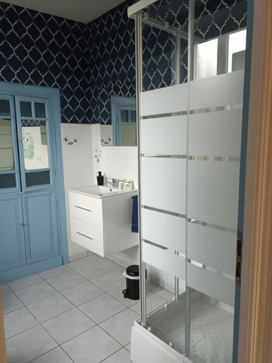 Bathroom 2, La Lendeline, Manche