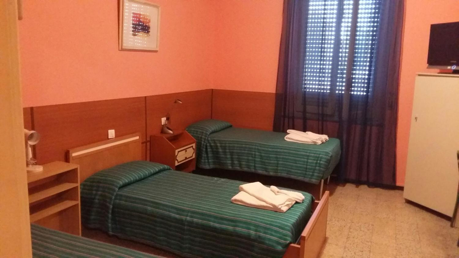 Others 3, Hotel Violetta, Parma
