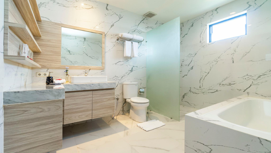 Bathroom 15