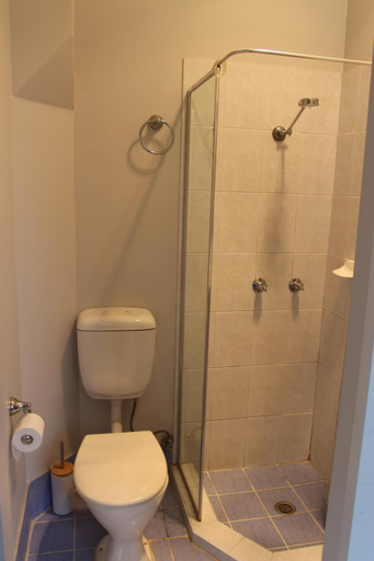 Bathroom 10