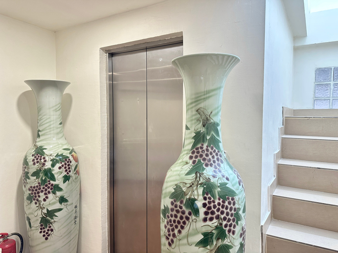 Others 5, Longzhu Guesthouse, Khlong San