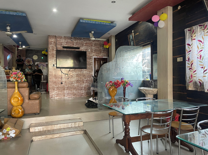 Others 5, Hotel Nondikeshore, Lakhimpur